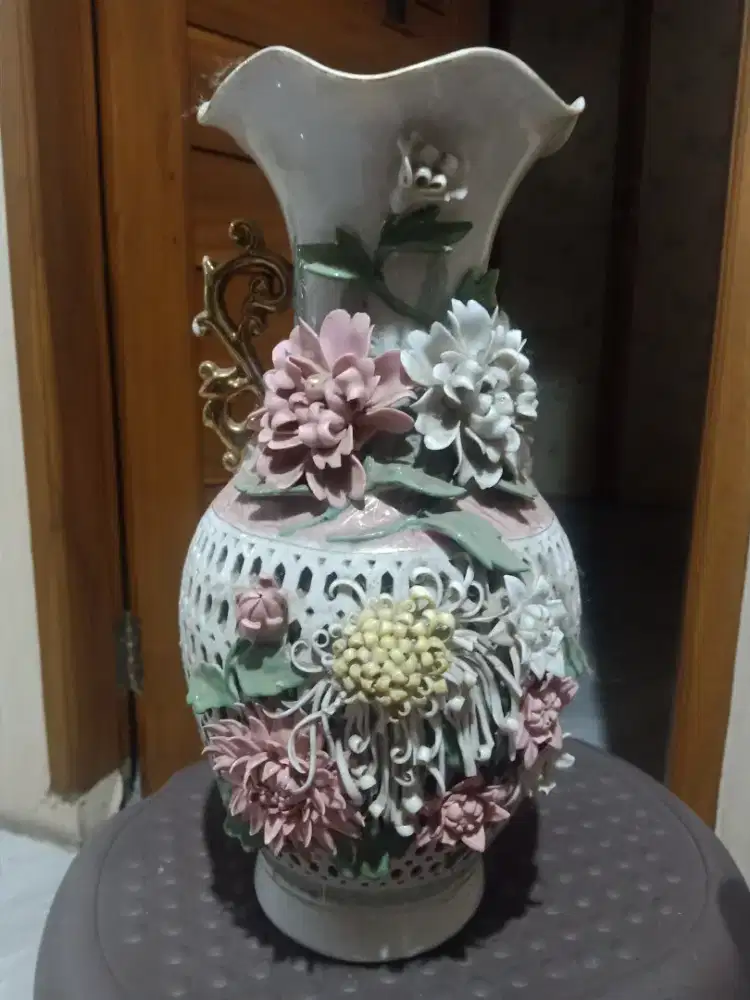 GUCI, VAS BUNGA, KALIGRAFI dll