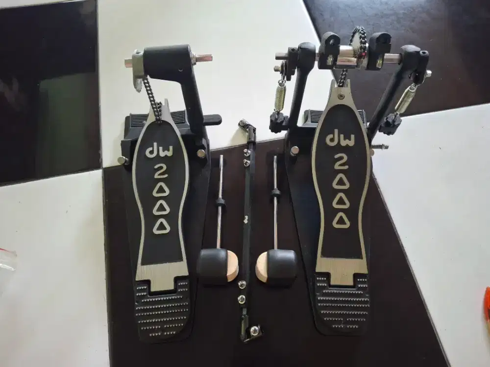 Double Pedal DW 2000 bk Pearl Eliminator Tama Iron Cobra