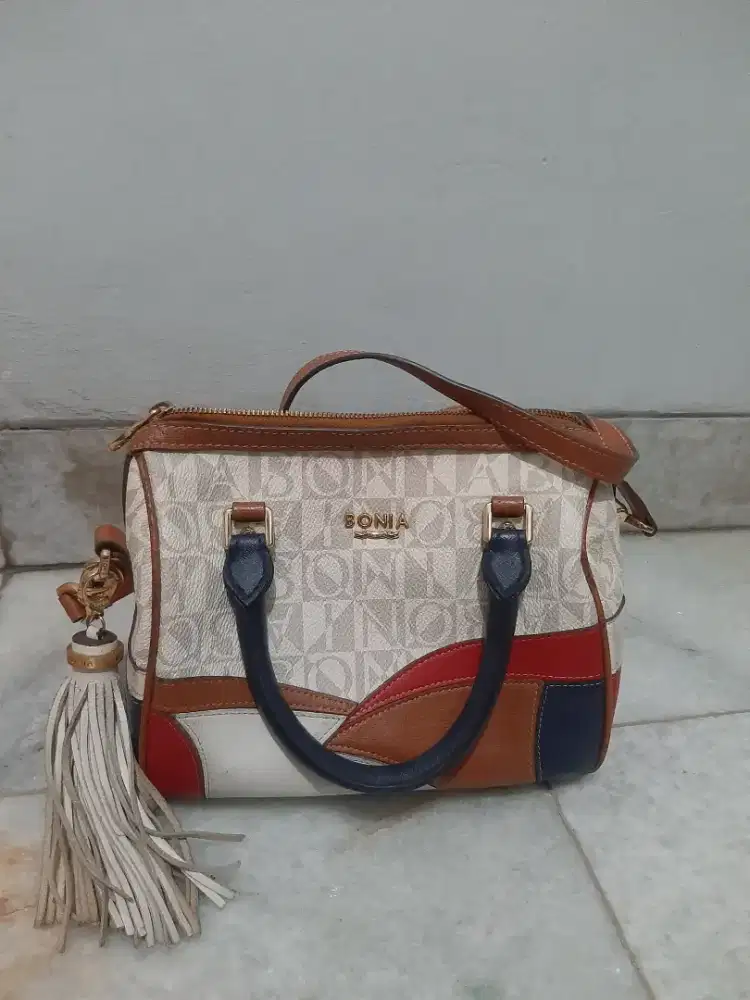 Bonia signature bag