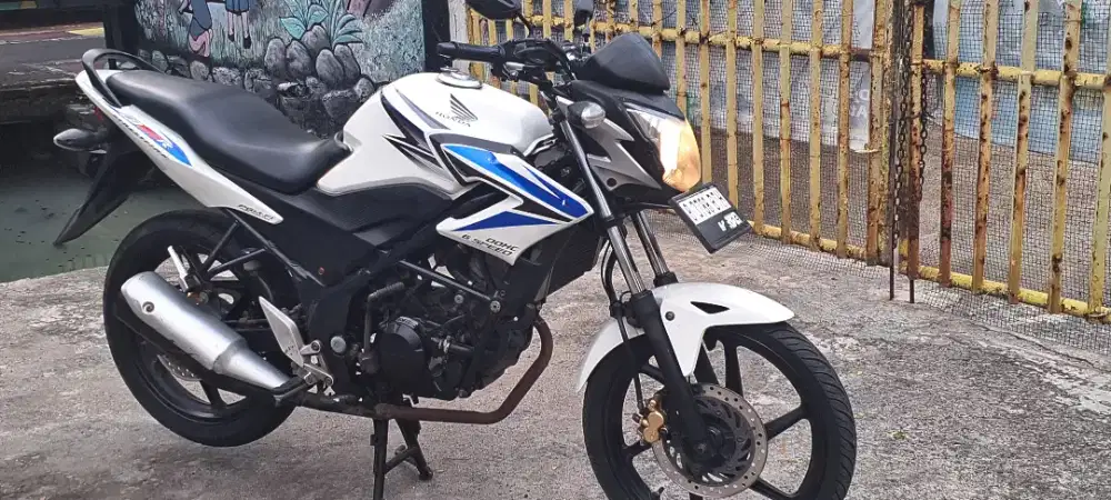 cb 150 r th 2013 mulus bagus mesin sehat siap jalan