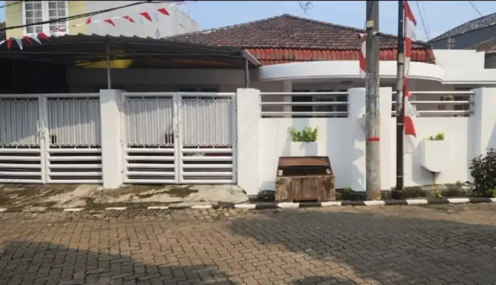Jual rumah murah dikompleks lokasi d tengah bintaro dan bsd