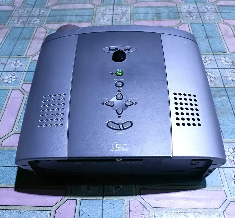 Proyektor InFokus LP 500 (bekas)