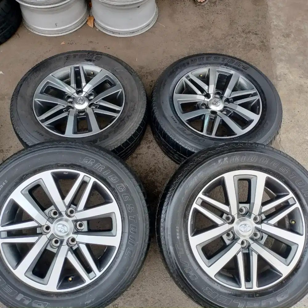 Velg original/OEM Toyota Fortuner vrz ring 18  6x139,7 ban 265/60 R18