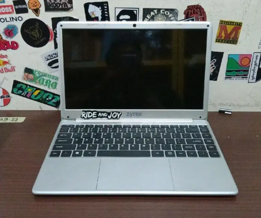 Laptop Zyrex sky Intel Celeron n3350 SSD 256 Ram 4 normal siap pakai