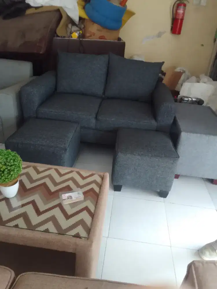 Sofa 2 ddkan + pup 2 warna  abu2 tua bunus bantal 2 besar