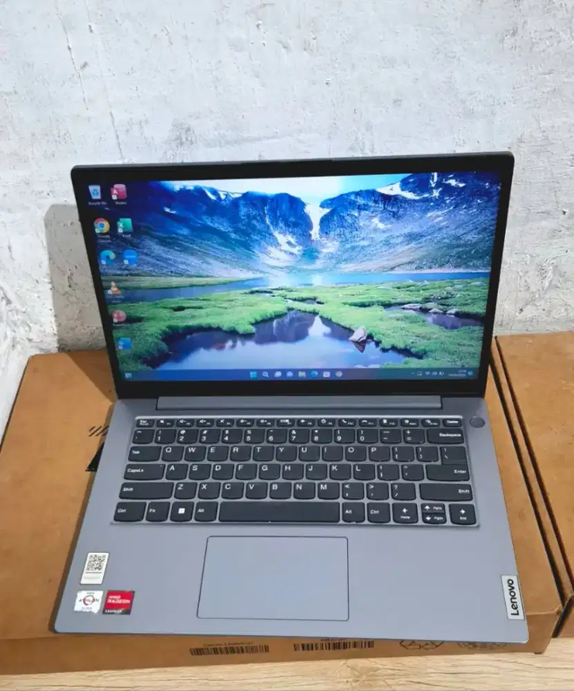Lenovo Ideapad V14 
AMD Athlon Silver 7120U Core i3 gen 11 Ram 8/256