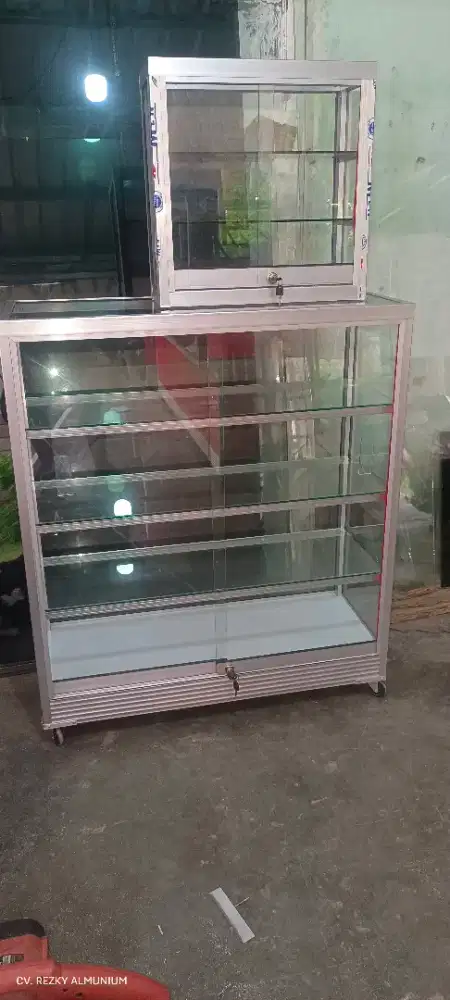 Ready. Etalase toko 1 mtr. Free tempat rokok