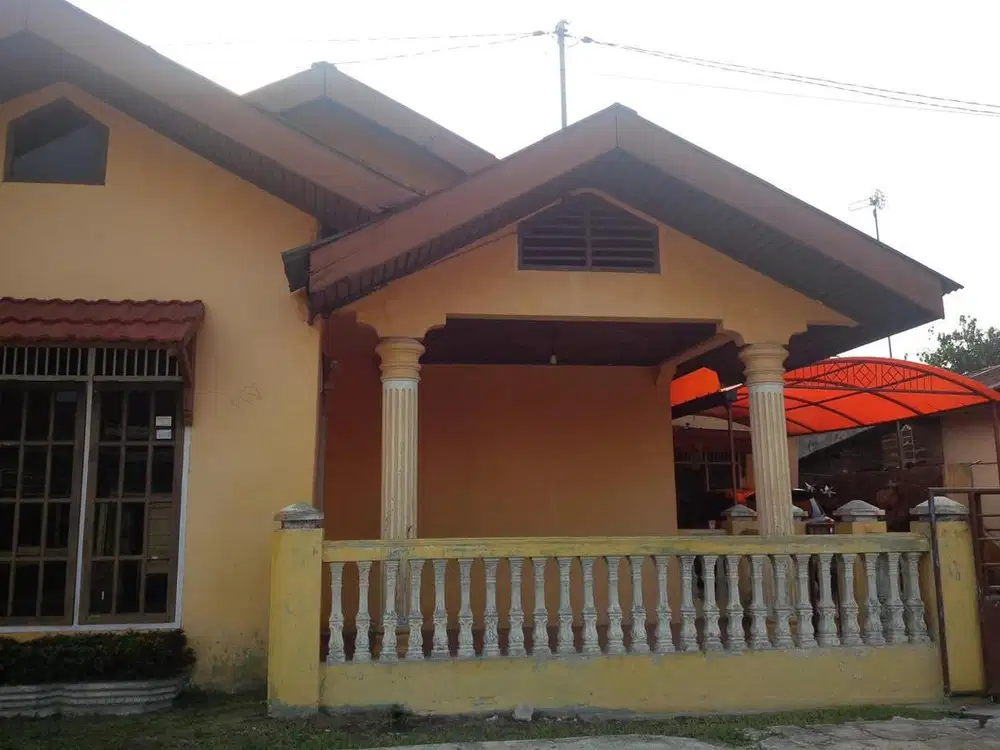 rumah luas tanah 300m di jl karyawan