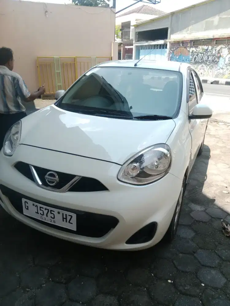 Dijual Nissan March 2015 Putih KM 60rb an. Setir masih Kulit Jeruk