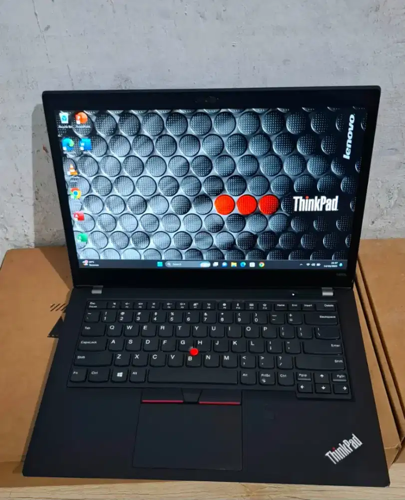 Lenovo Thinkpad T480s  ( Slim )
Core i7 Gen 8 Ram 8 SSD 256