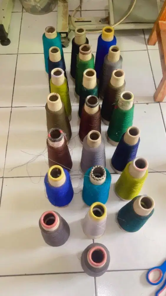 Benang jahit benang obras besar kecil