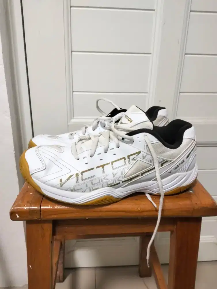 Sepatu badminton victor original 100%