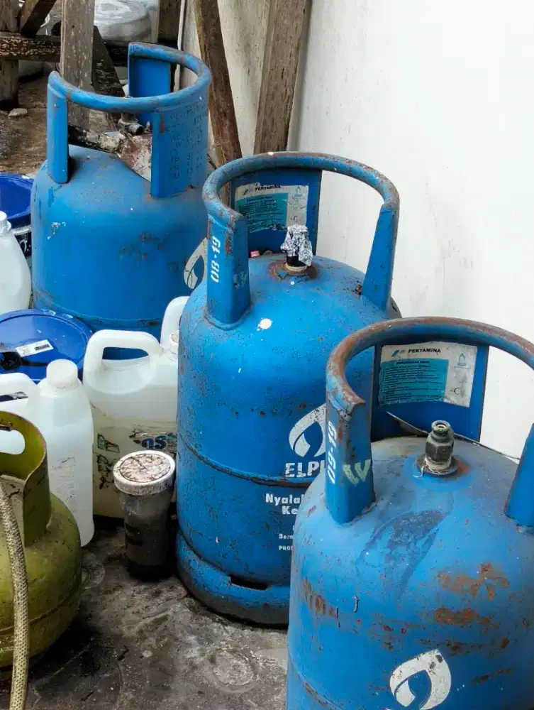 Tabung gas 12kg ada 3  tabung