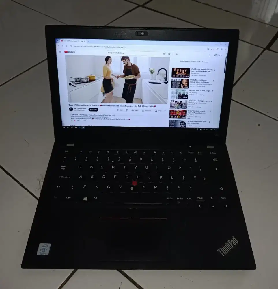 Thinkpad core i5 gen 8 ram 8/sdd256 l, batre 4jam, sudah touchscreen