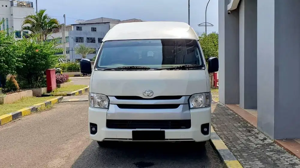 Toyota Hiace Commuter Line 16 Seat 3.0 Diesel MT 2024 putih km1rb