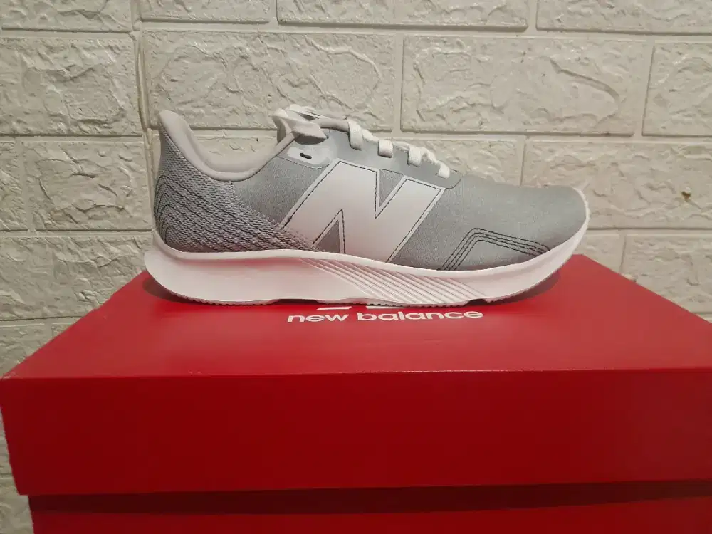Sepatu newbalance original size 42 43