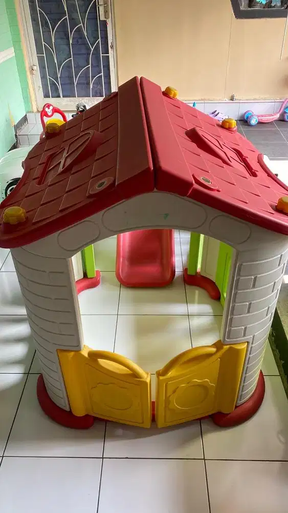 Rumah rumahan perosotan