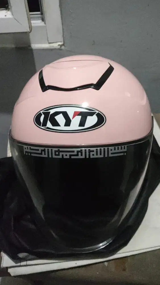 Helm KYT ukuran L Baru