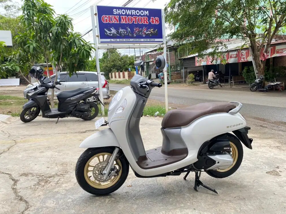 Di jual honda scoopy tahun 2021