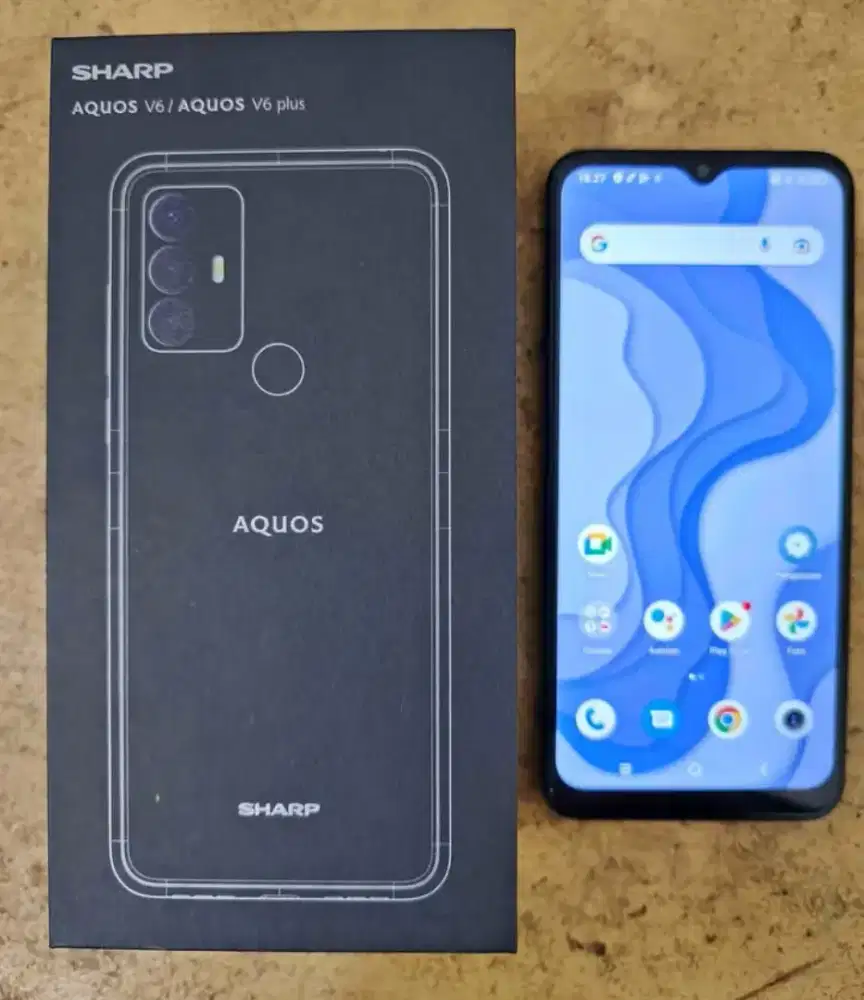 Sharp Aquos V6 plus NFC 4/64Gb