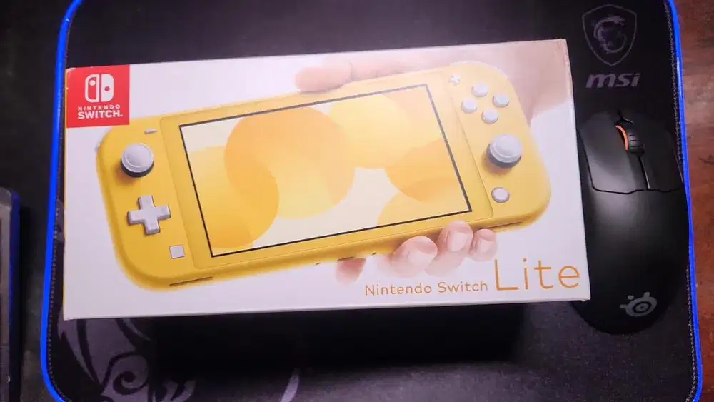 Dijual nintendo switch lite yellow