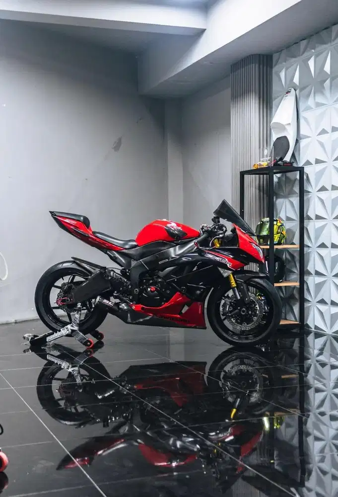 ZX6R 2011 Red Colour