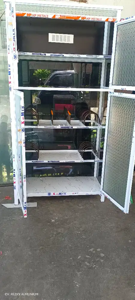 Rak piring anti kropos. Elegan dan mewah