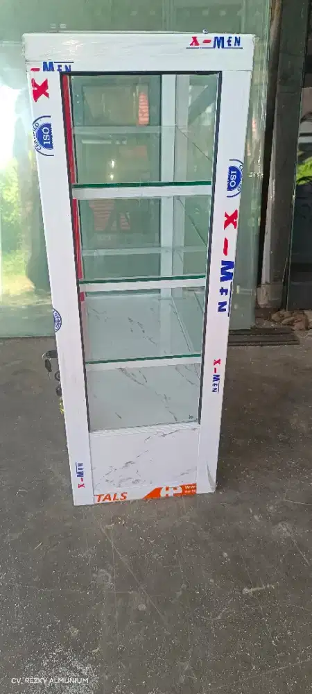 Etalase rokok pakai laci