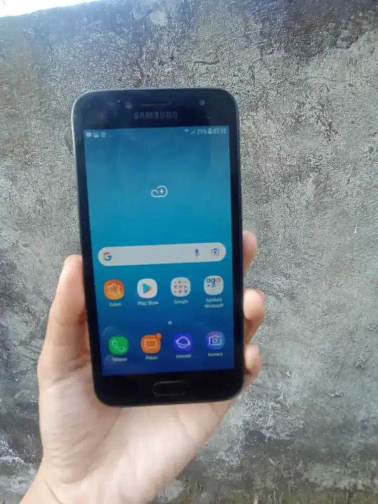 Sale samsung J2 pro ram 2/16 hp,kabel cas mulus normal batre awet