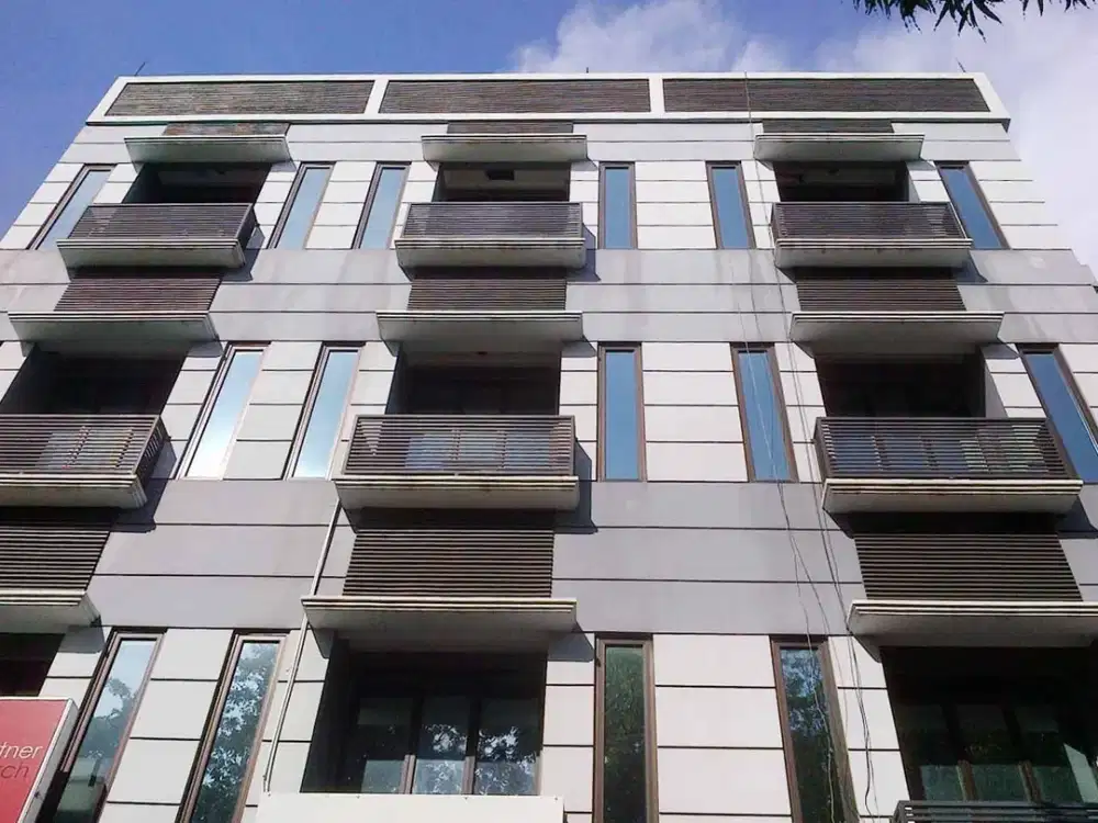 Gedung Kantor Strategis di Setiabudi Jakarta Selatan – 3 Unit Ruko, 4 Lantai
