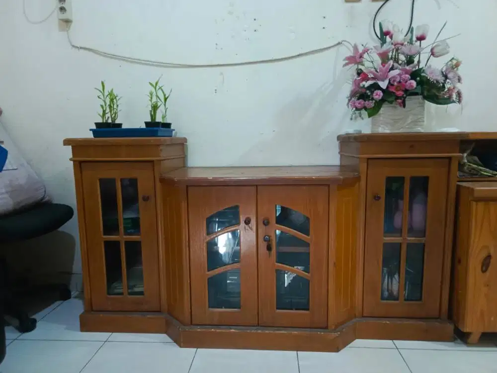 Lemari Buffet TV Kondisi Bagus