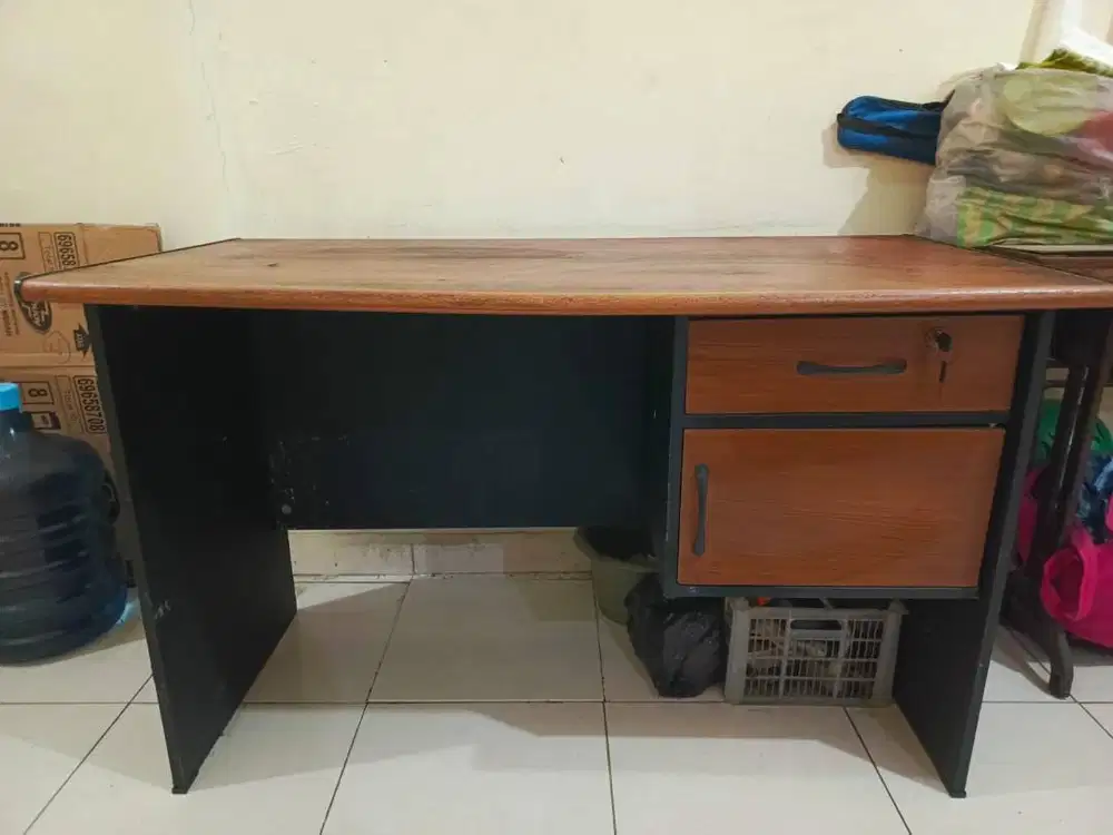 Meja Kerja Kantor Murah Kondisi Bagus