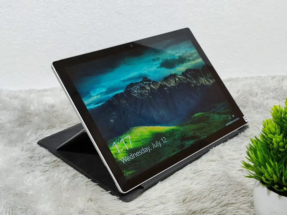 Laptop 2in1 Microsoft Surface Pro 5 Cocok buat kuliah dan pelajar