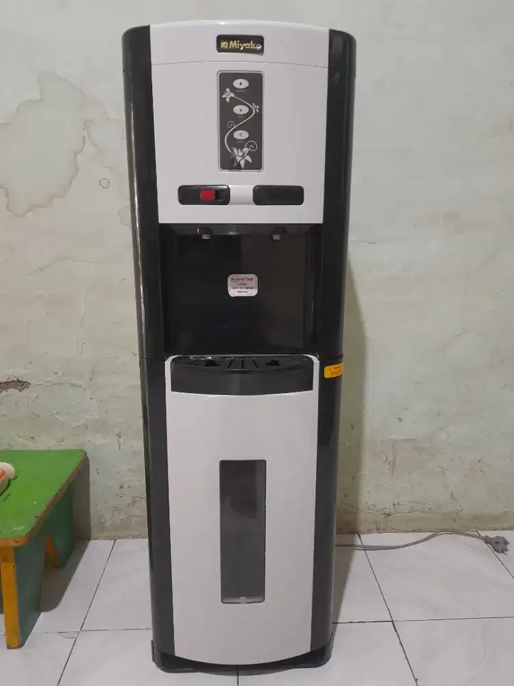 JUAL CEPAT! DISPENSER MIYAKO WDP 300 GALON BAWAH (NEGO)