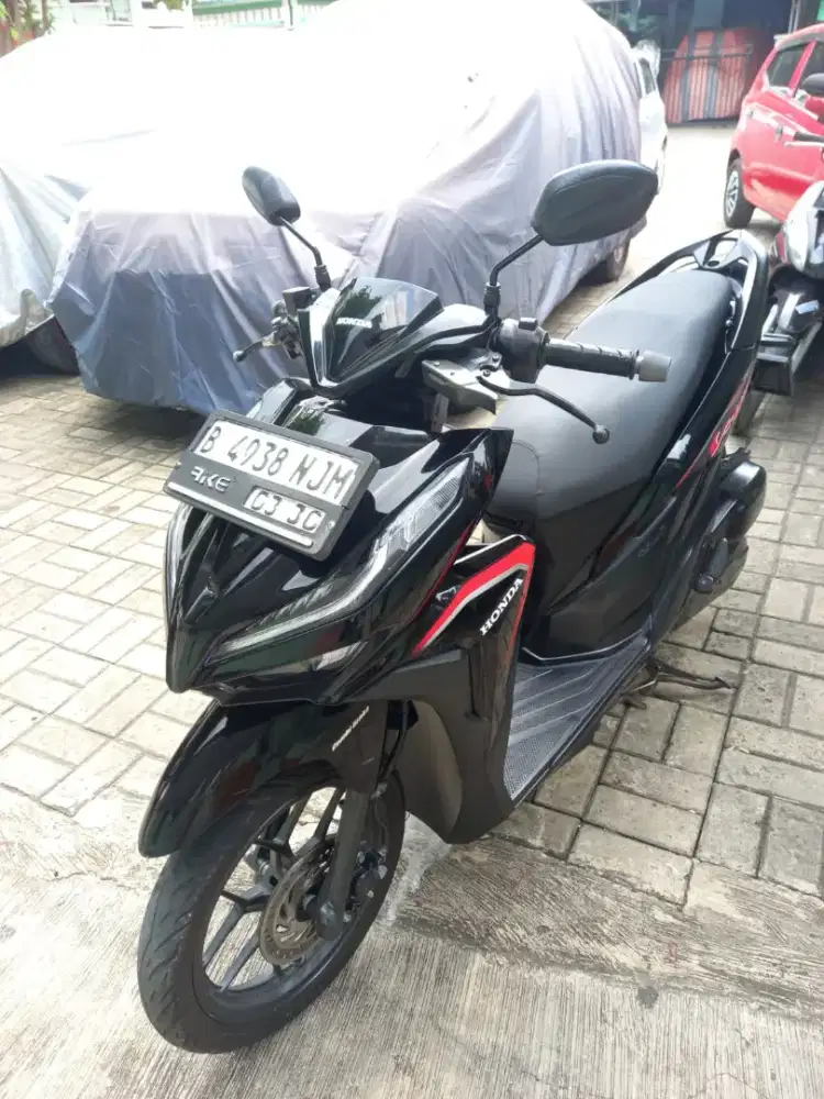 Vario 125 2020 hitam