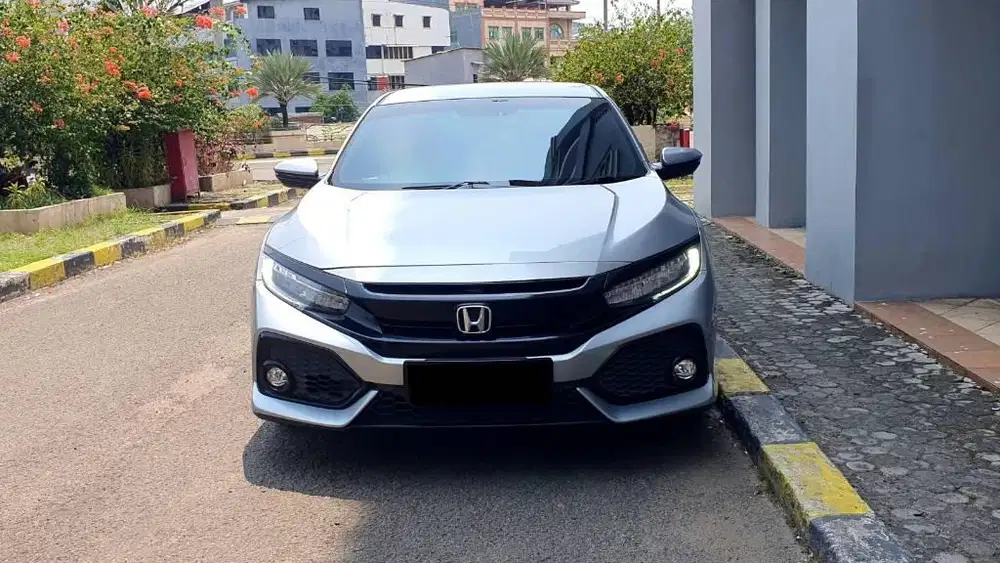 Honda Civic HB Hatchback Turbo 1.5  E AT Silver 2018 low km