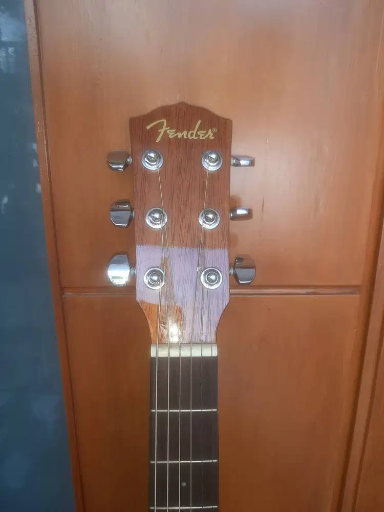 Gitar akustik listrik fender