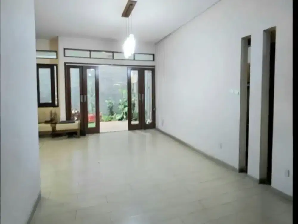 Dijual Rumah di Setraduta Bandung Lingkungan Asri