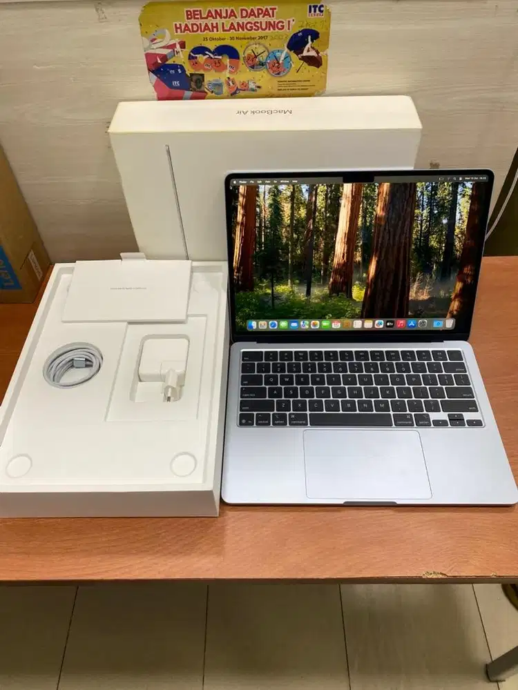 Second MacBook Air M4 13 inch 2025 16/512GB Sky Blue Garansi iBox