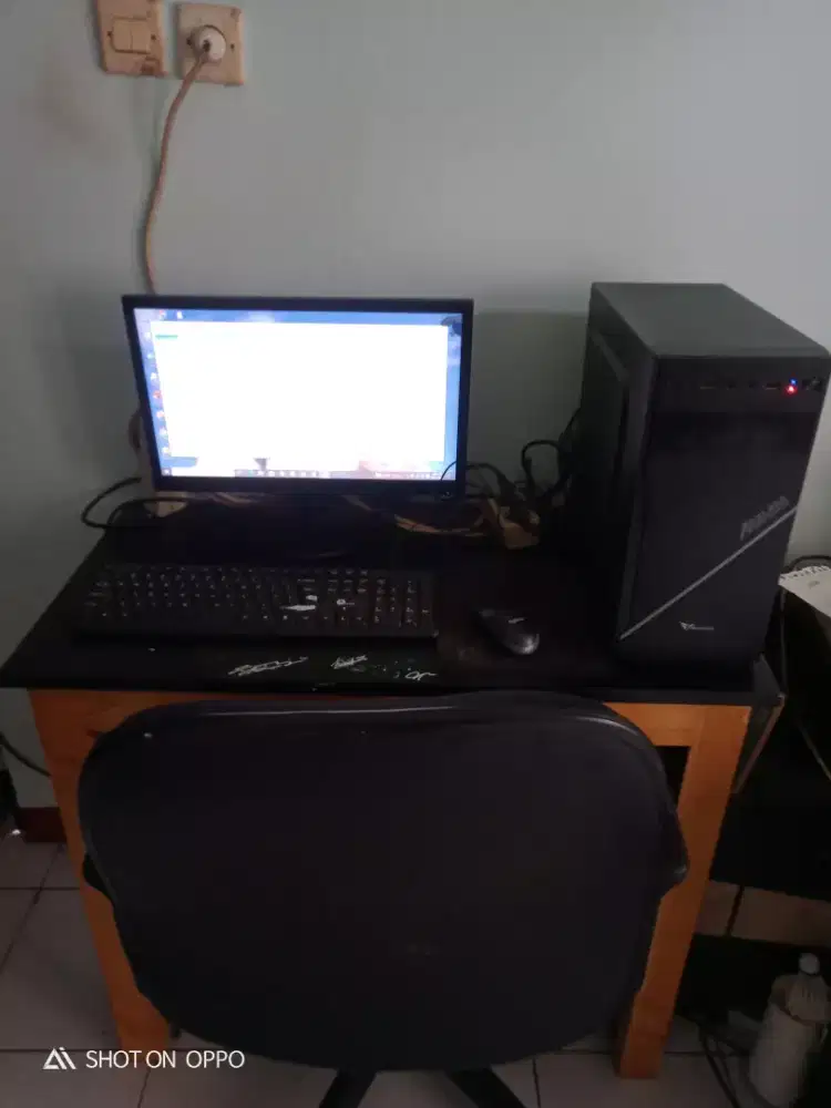 Set PC ( Plus meja & kursi )