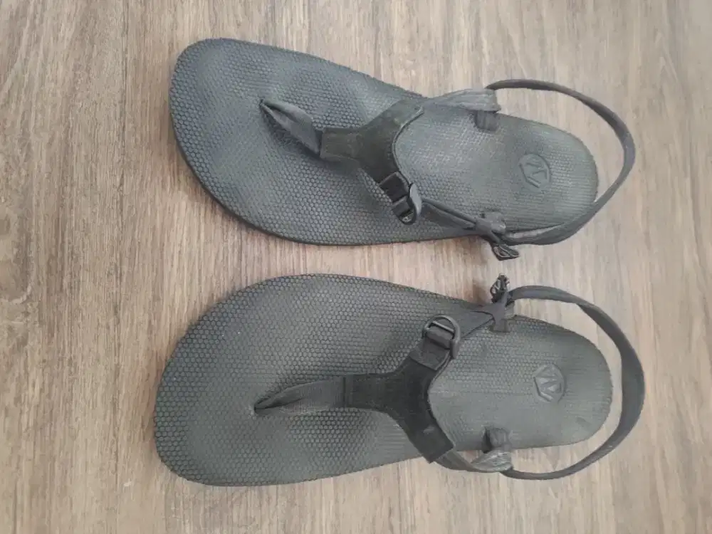 sandal bare foot Meyko