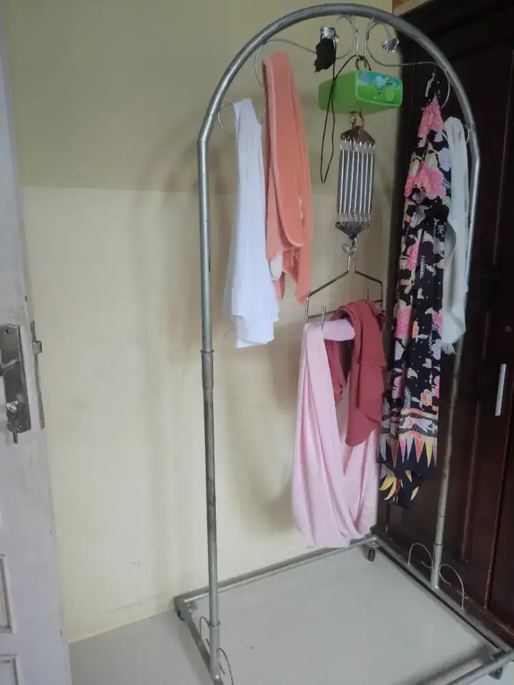 TIANG AYUNAN BAYI PAKAI RODA
