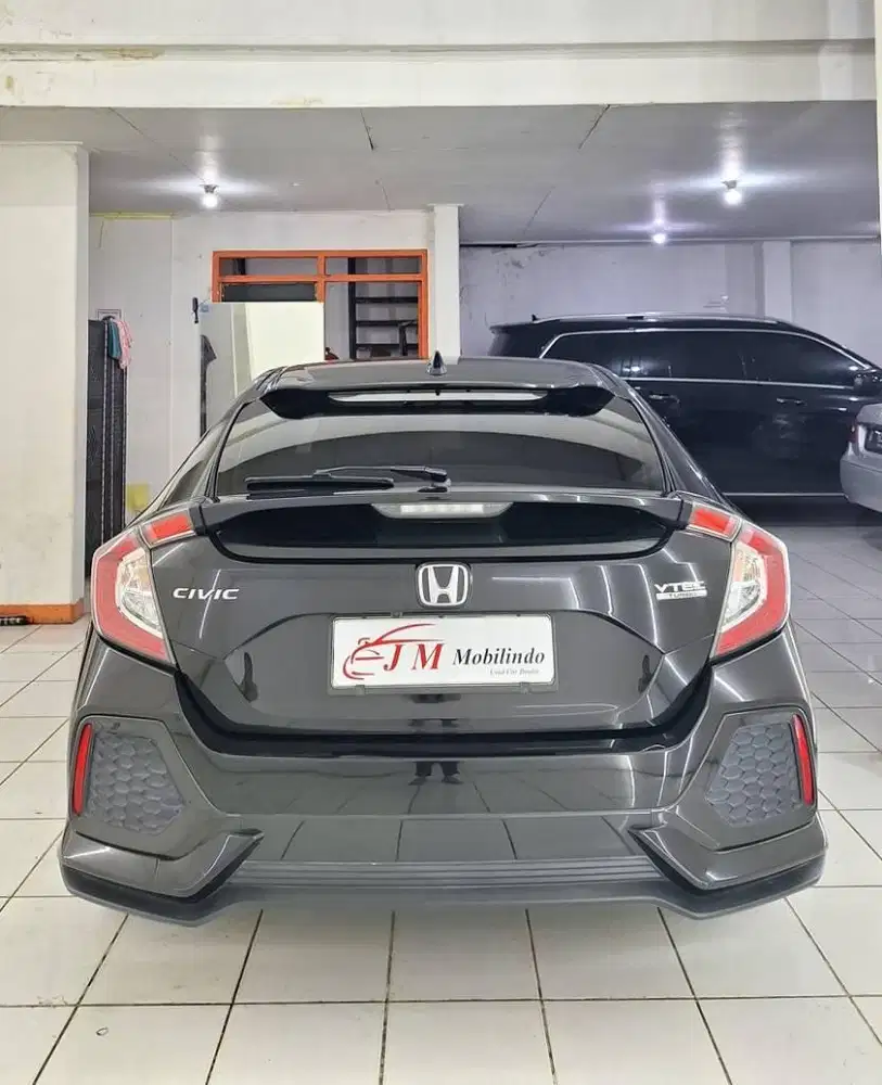 {TDP 35 JT} Honda Civic Turbo E 1.5 CVT hatchback 2018 bagus istimewa