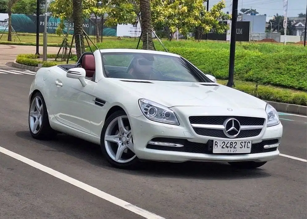 Mulus low Km Siap Pakai Mercedes Benz SLK200 AMG 1.8 Cabriolet Red on