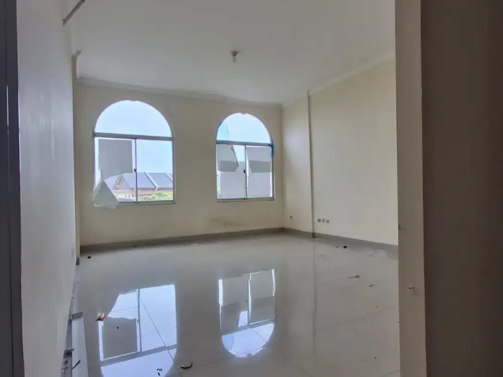 Disewakan Cepat Ruko Siap Pakai 3,5 Lantai di Green Lake City