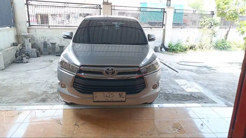 Kijang Innova Reborn Silver