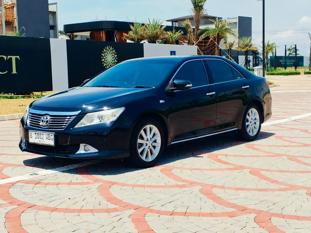 TDP 10jt ! Toyota Camry V AT 2014 Bensin