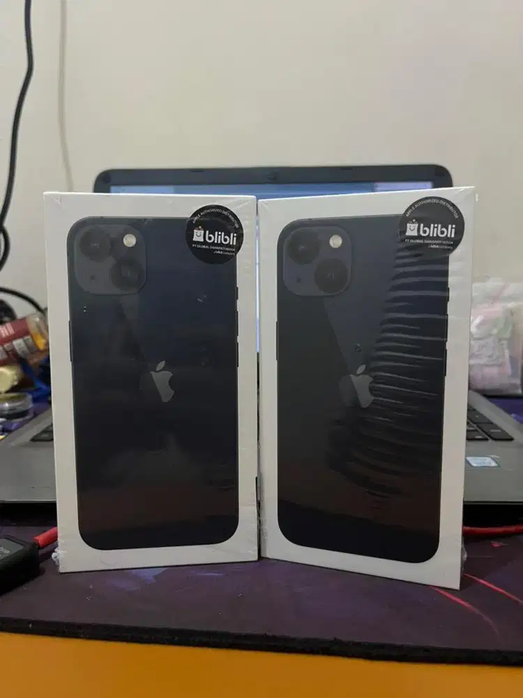 iPhone 13 Promo besar warna midnight