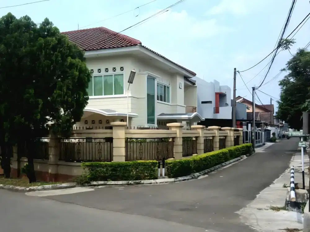 Rumah Hook Jalan Raya Cimanggu Permai dekat Tol