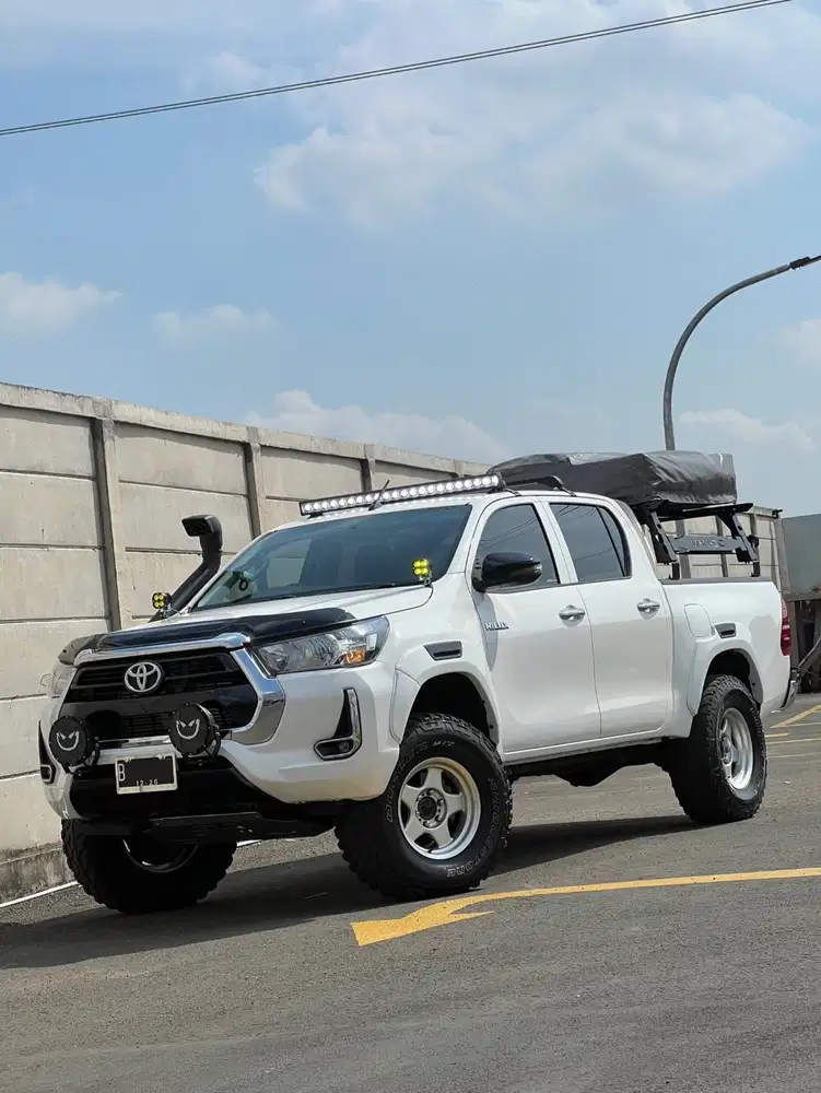 CASH! Toyota Hilux G 4x4 MT 2021